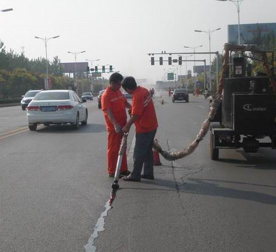 公路裂縫日常養護灌縫膠